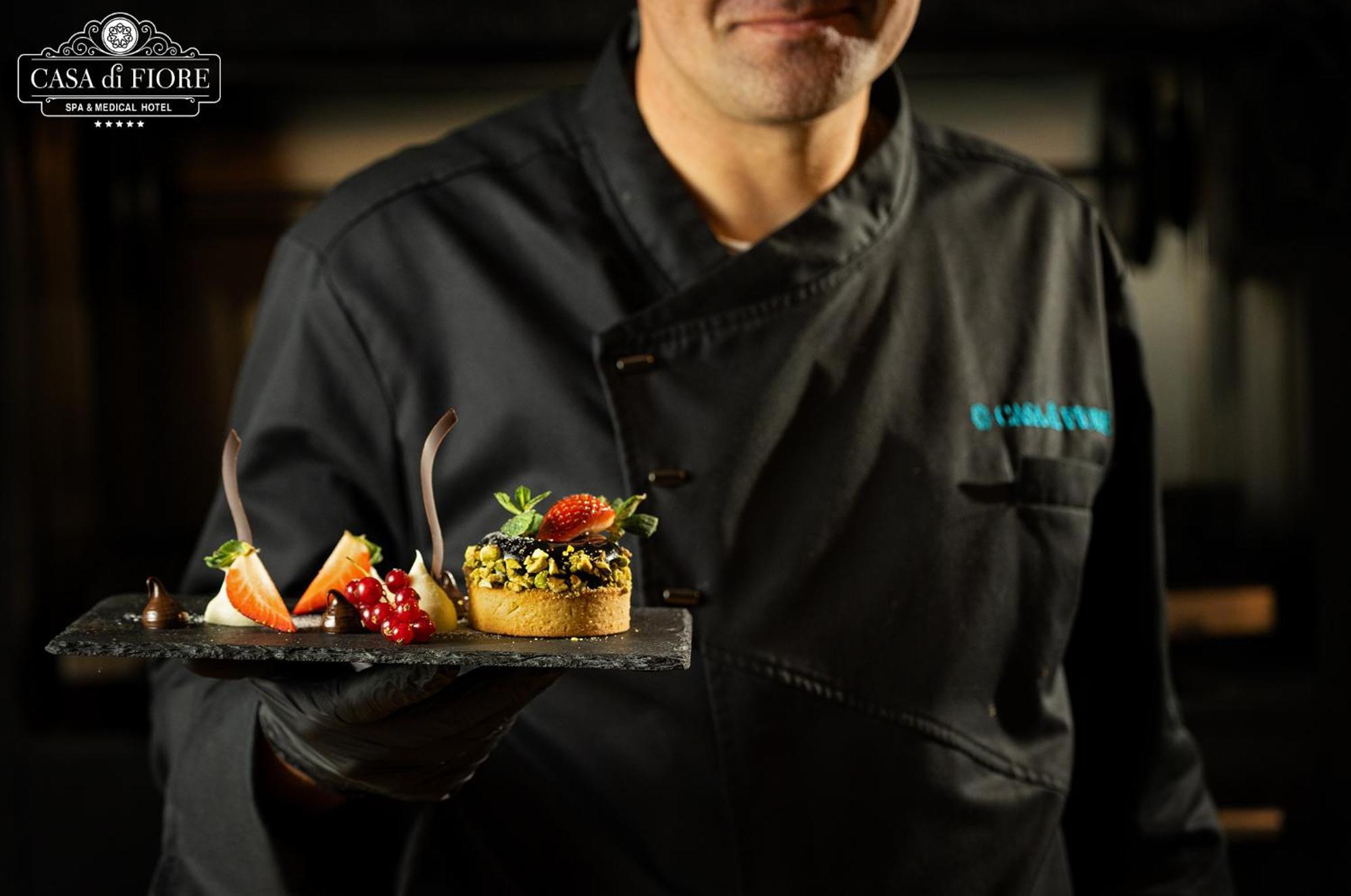 Casa Di Fiore Spa And Medical Hotel, Mineral Pools & Private Beach Kranevo Extérieur photo Chef with a dessert