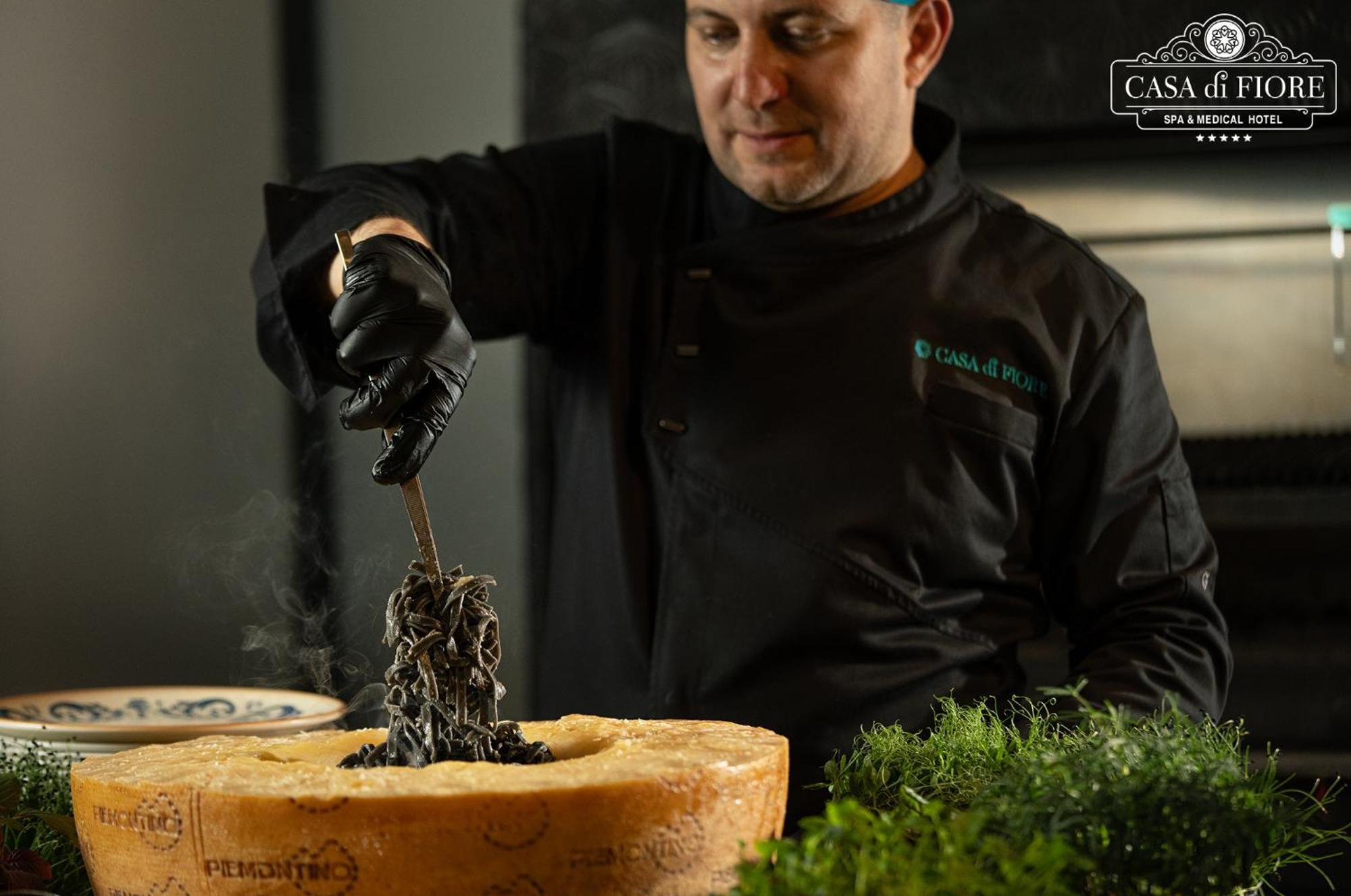 Casa Di Fiore Spa And Medical Hotel, Mineral Pools & Private Beach Kranevo Extérieur photo Chef using black truffle