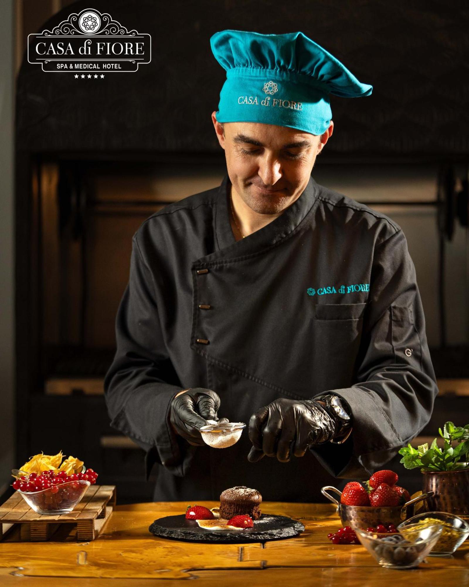 Casa Di Fiore Spa And Medical Hotel, Mineral Pools & Private Beach Kranevo Extérieur photo A chef preparing food