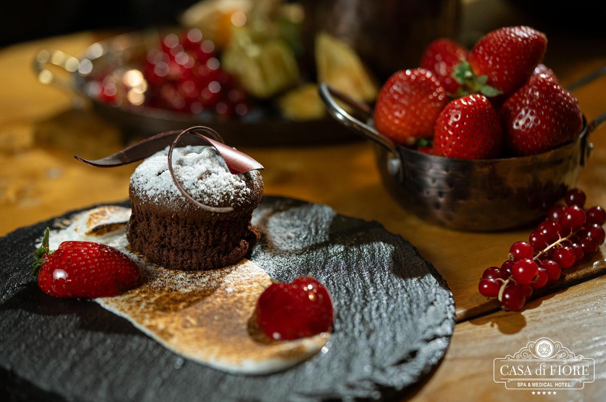 Casa Di Fiore Spa And Medical Hotel, Mineral Pools & Private Beach Kranevo Extérieur photo A chocolate dessert