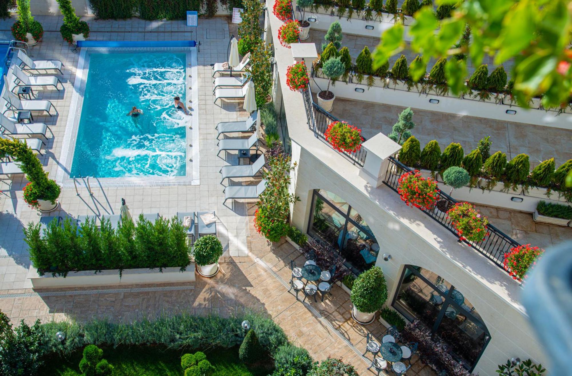Casa Di Fiore Spa And Medical Hotel, Mineral Pools & Private Beach Kranevo Extérieur photo The pool at the hotel